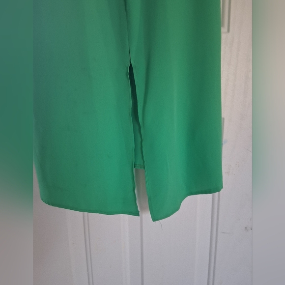 Elegant Green Midi Dress - Picture 5 of 9